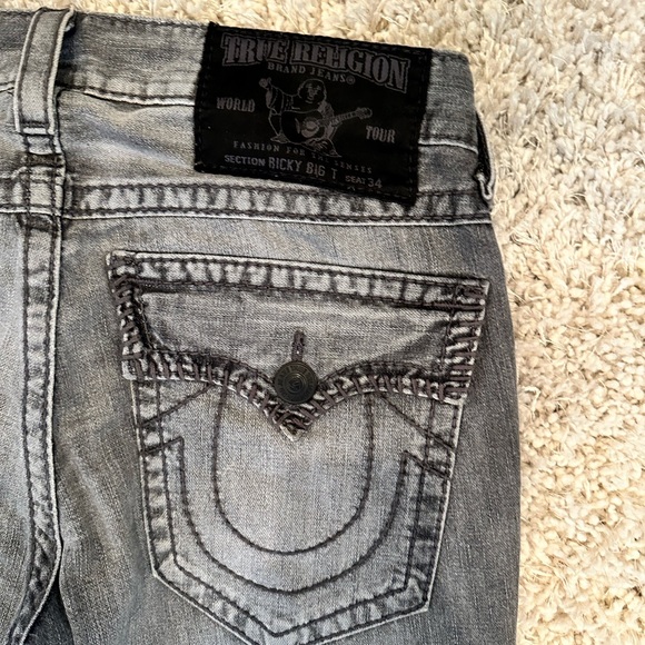 Men’s True Religion Distressed Jeans - Picture 4 of 4